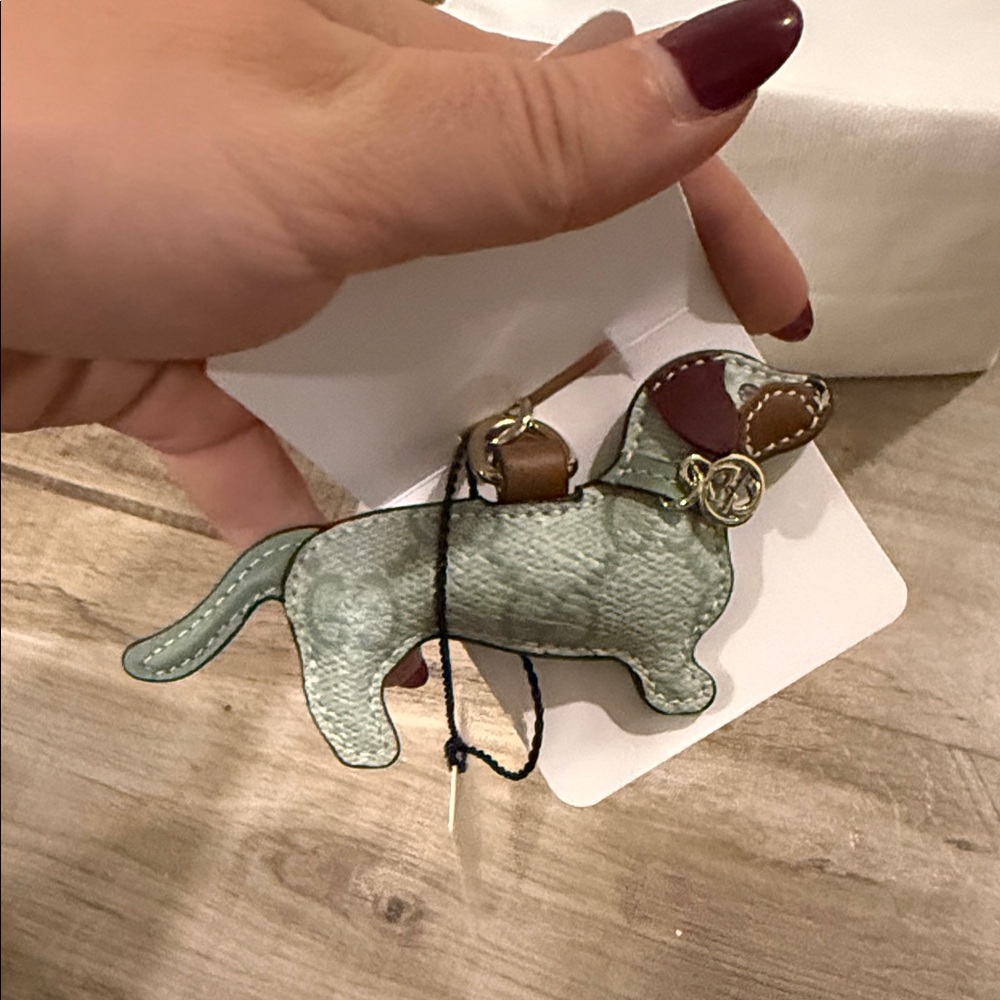 NWT, box and tote bag Gucci dash hound dog shaped bag charm
